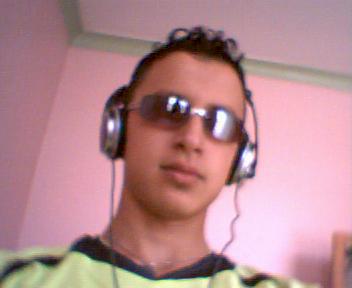 c mon ami simo il est trop bo et trop gontil aussi